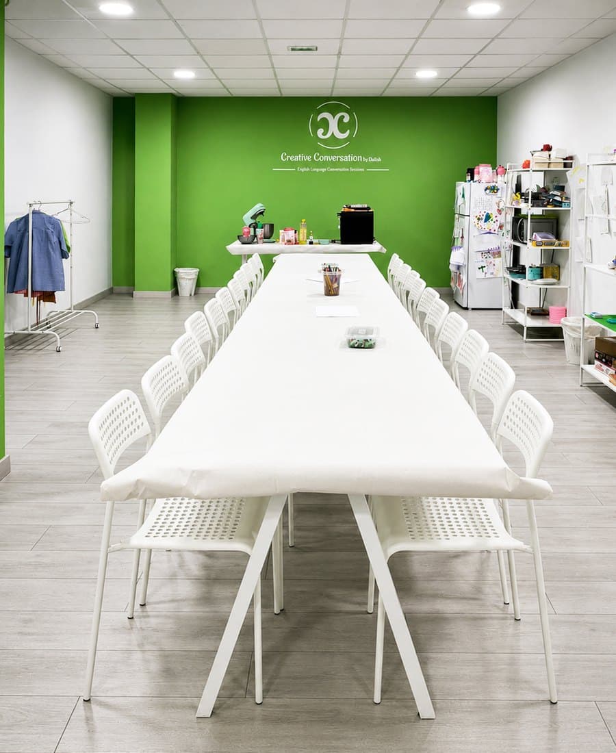 Aula de la academia de inglés Creative Conversation by Delish en Ribeira